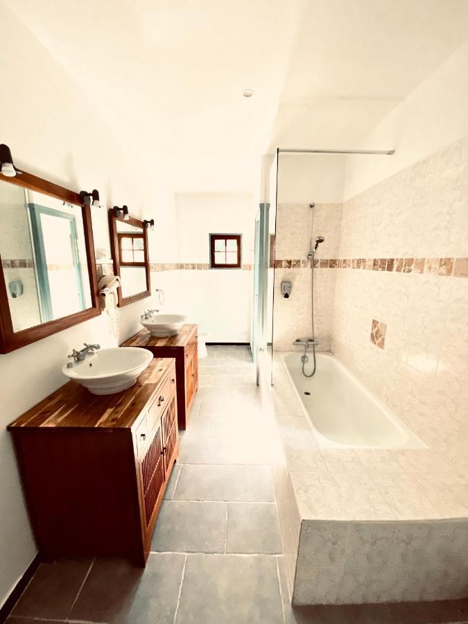 Serves-sur-Rhône Chateau De Fontager מראה חיצוני תמונה