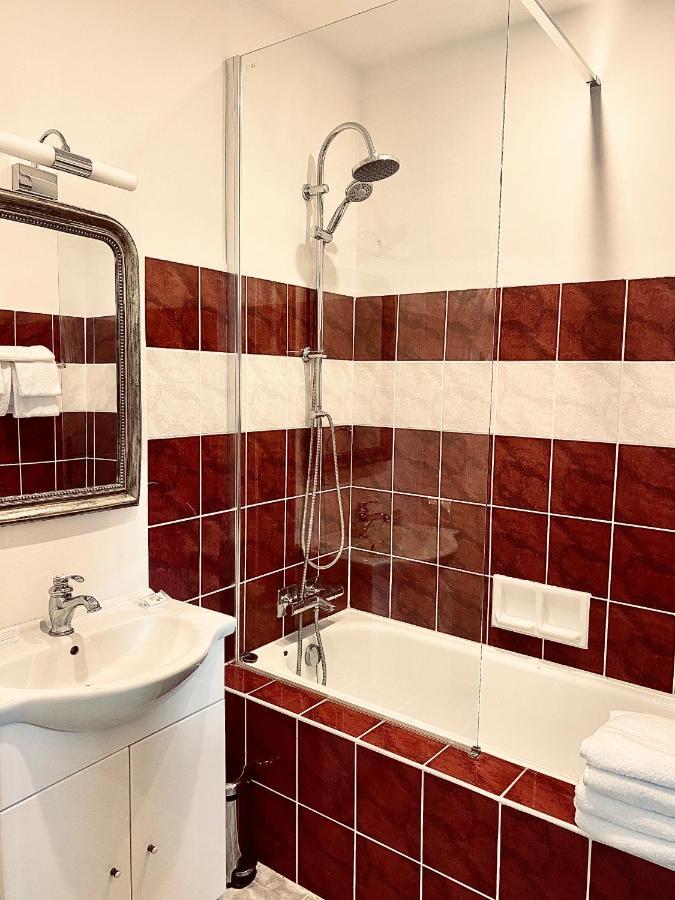 Serves-sur-Rhône Chateau De Fontager מראה חיצוני תמונה